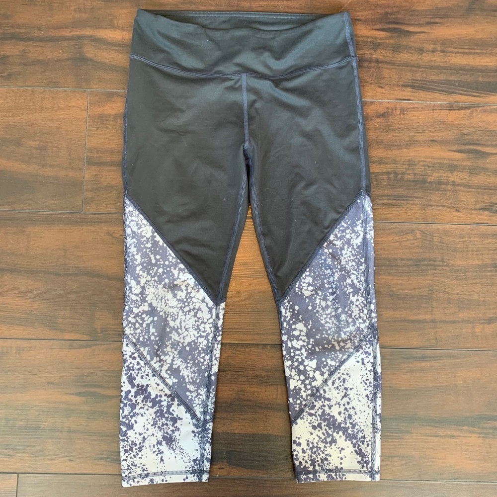 Fabletics Gray & White Splatter Cropped Leggings